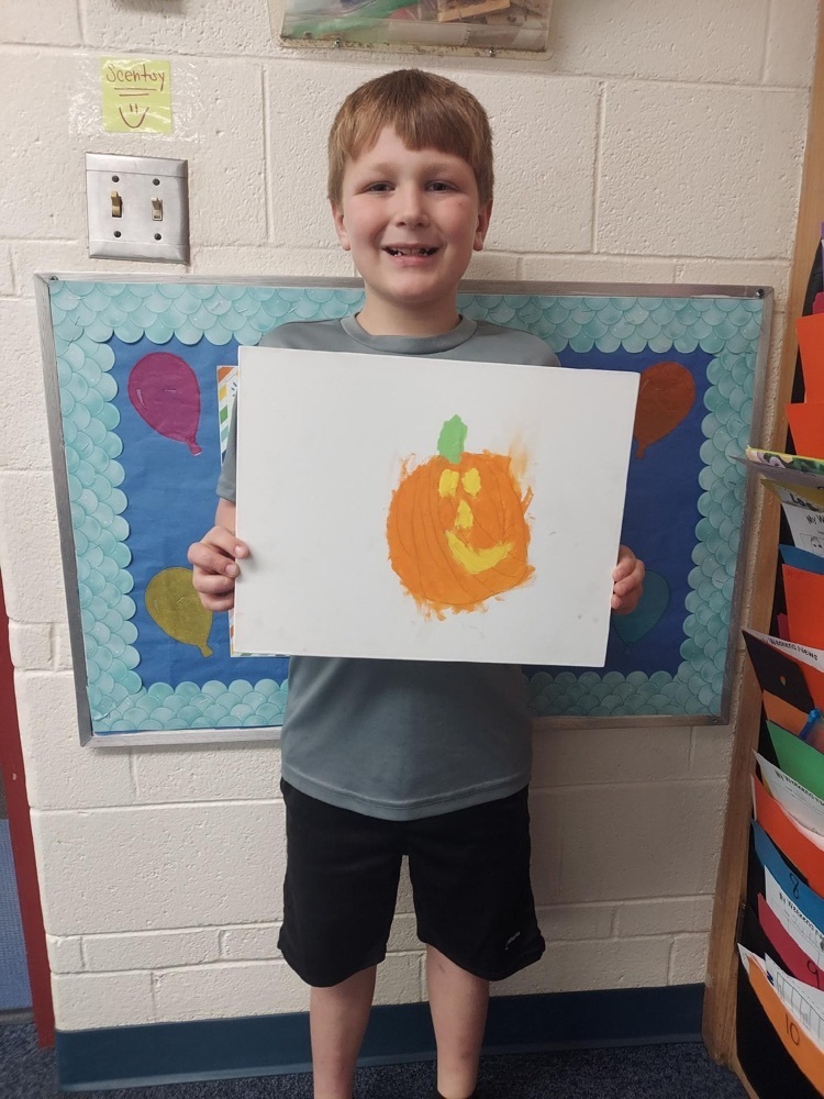 In Mrs. Walker’s class the kids chose a painting party for their Hawk Block Celebration. They chose from a collection of Halloween themes and painted it onto their canvas.  #HESRedHawks 